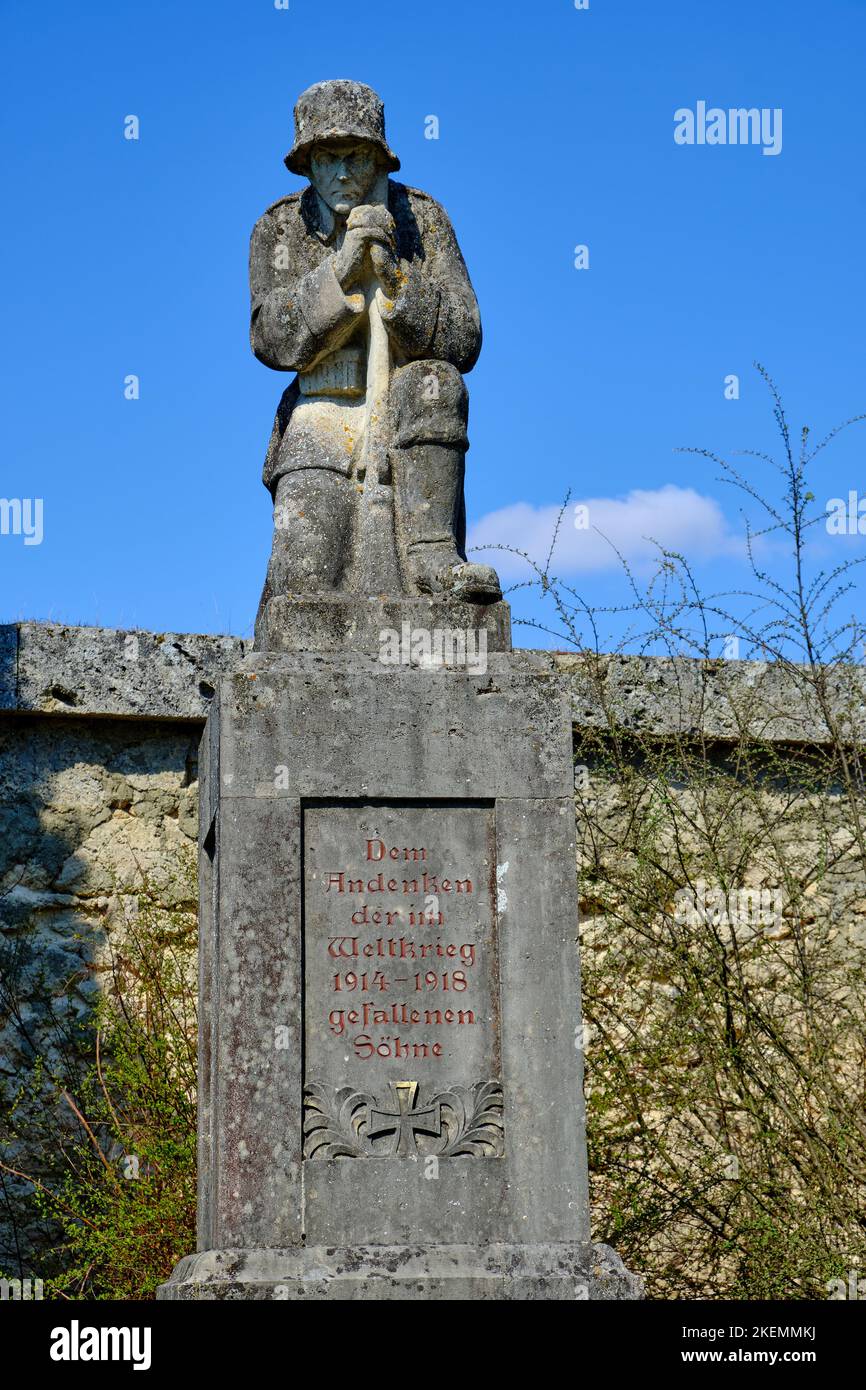 Memoriale di guerra per commemorare i caduti della seconda guerra mondiale, cimitero del villaggio deserito di Gruorn, proprietà di Münsingen, Germania. Foto Stock