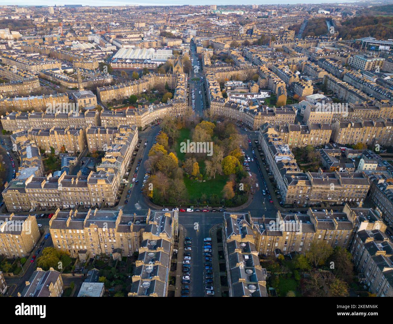 Vista aerea di Drummond Place a Edimburgo New Town, patrimonio dell'umanità dell'UNESCO, Scozia, Regno Unito Foto Stock