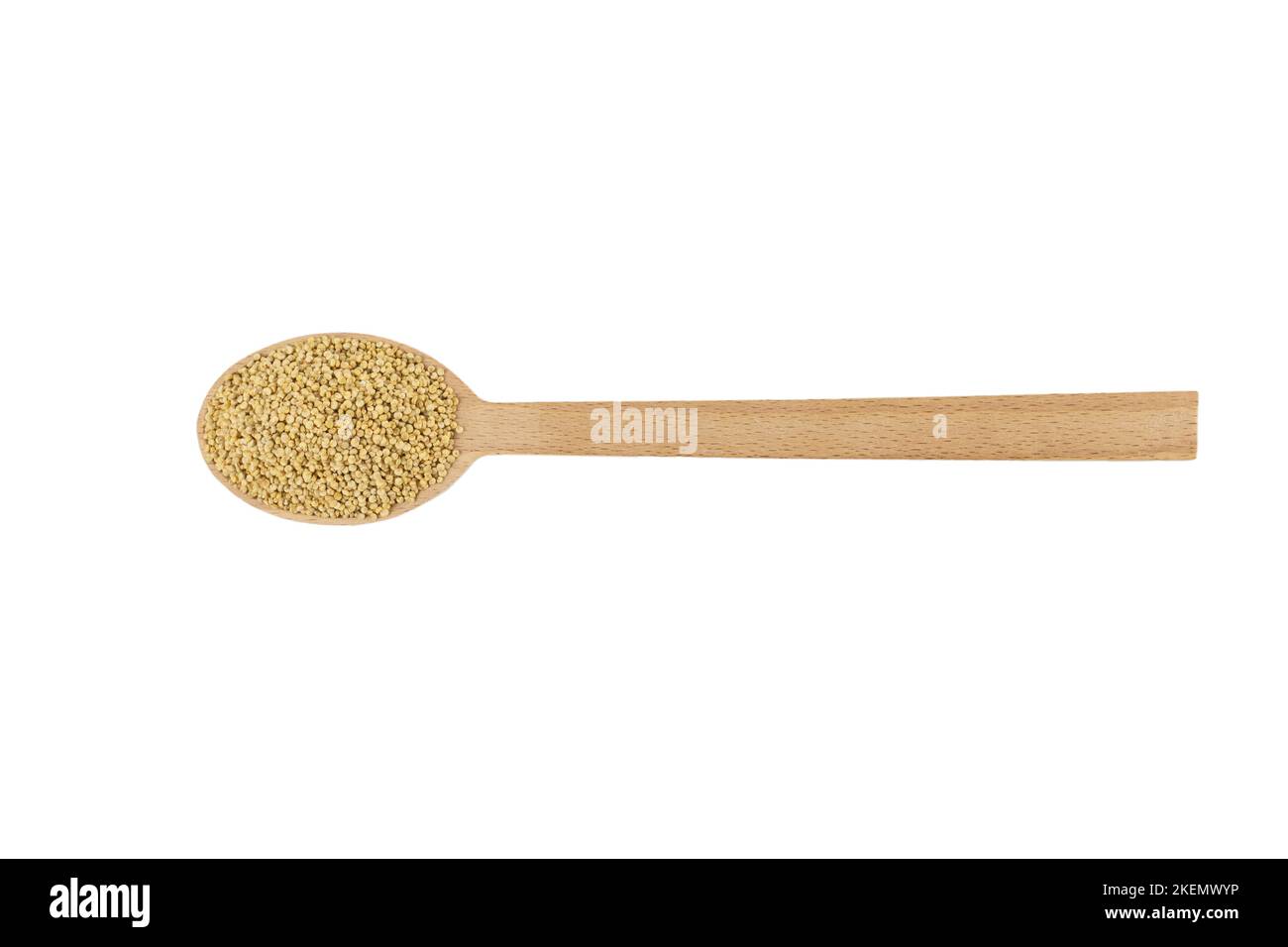 quinoa su cucchiaio di legno isolato su fondo bianco. nutrizione. ingrediente alimentare. Foto Stock
