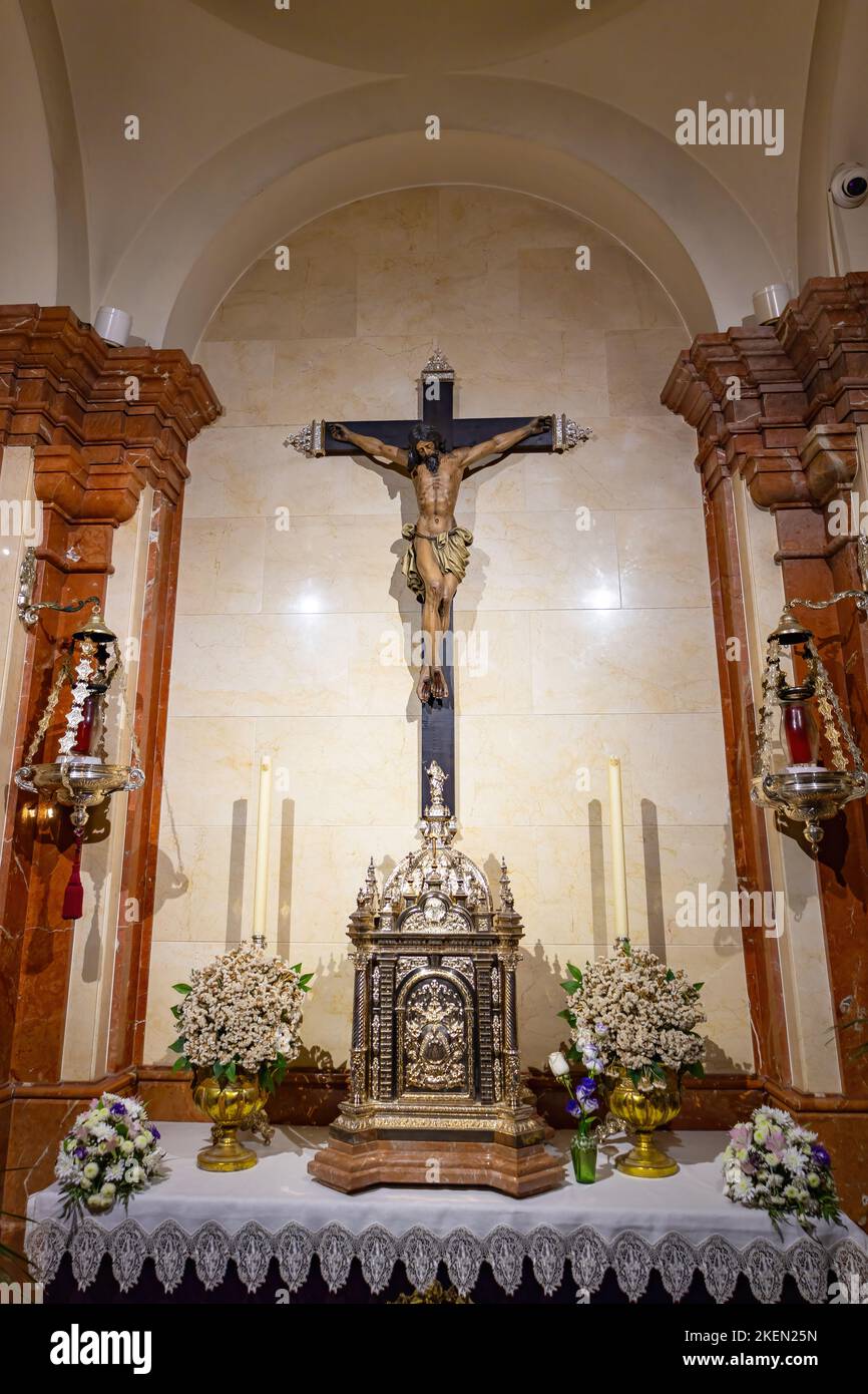 Tabernacolo e Santuario con l'immagine di gesù Cristo nella croce all'interno della chiesa di la Macarena, a Siviglia, e. Foto Stock Tabernacolo e Santuario con l'immagine di gesù Cristo nella croce all'interno della chiesa di la Macarena, a Siviglia, e. Foto Stock