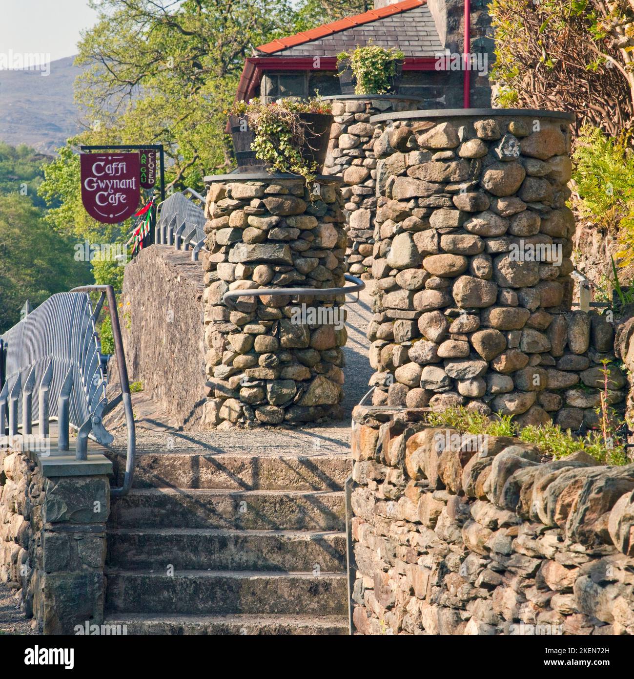 Cafe nel Nantgwynant Valley Snowdonia National Park Gwynedd Galles del Nord Regno Unito, tarda primavera. Foto Stock