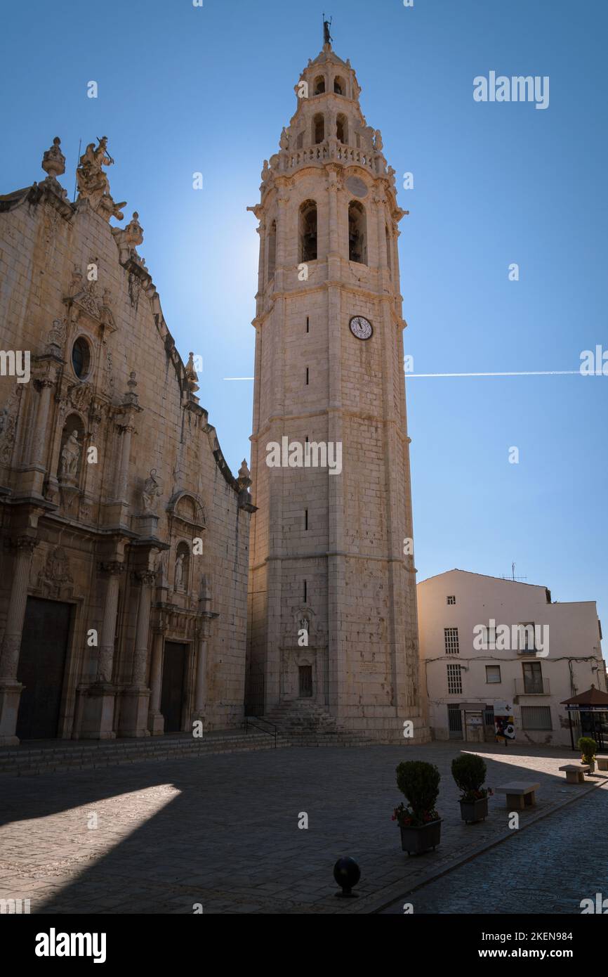Chiesa di San Juan Bautista e il monumentale campanile, Alcala de Chivert, Castellon, Spagna Foto Stock