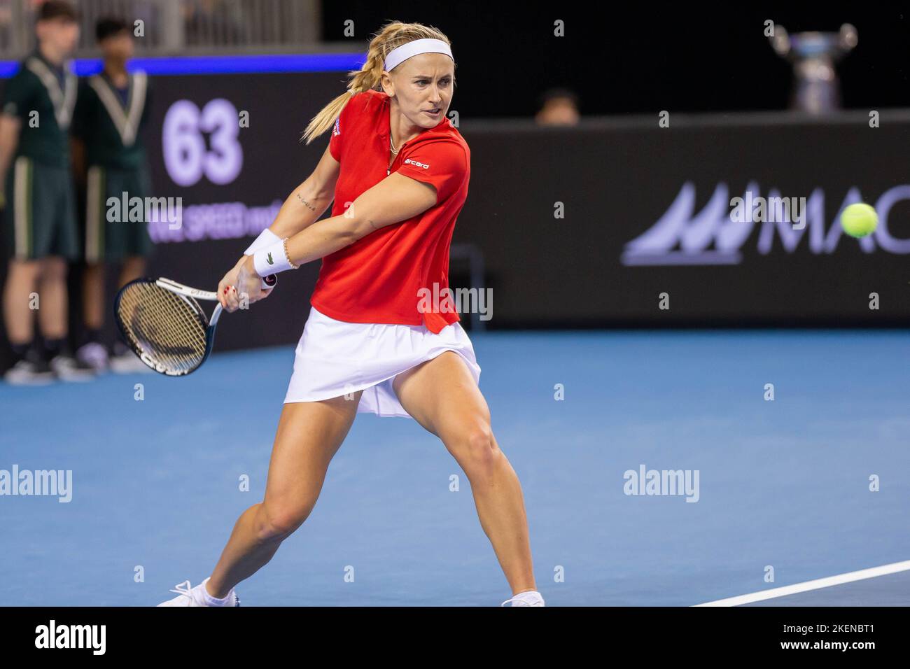 Glasgow, Scozia 13th novembre 2022. Storm Sanders d'Australia assume Jil Teichmann Switzerland nella finale della Billy Jean King Cup 2022. Foto Stock