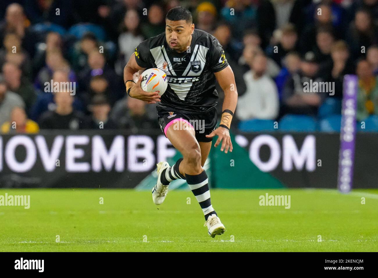 Leeds, Regno Unito. 03rd Nov 2022. Ronaldo Mulitalo (Cronulla Sharks) della Nuova Zelanda (2) durante la partita di Rugby League World 2021 tra Australia e Nuova Zelanda a Elland Road, Leeds, Inghilterra, il 11 novembre 2022. Foto di David Horn. Credit: Prime Media Images/Alamy Live News Foto Stock