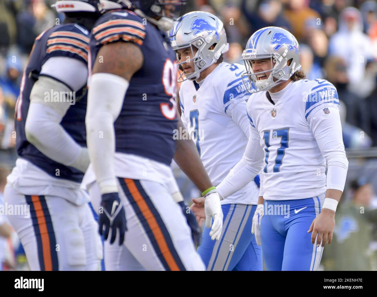 Chicago, Stati Uniti. 13th Nov 2022. Il calciatore Detroit Lions Place Michael Badgley (17) celebra quello che sarebbe diventato il punto extra vincente contro gli orsi Chicago al Soldier Field di Chicago domenica 13 novembre 2022. I Lions hanno vinto 31-30. Foto di Mark Black/UPI Credit: UPI/Alamy Live News Foto Stock