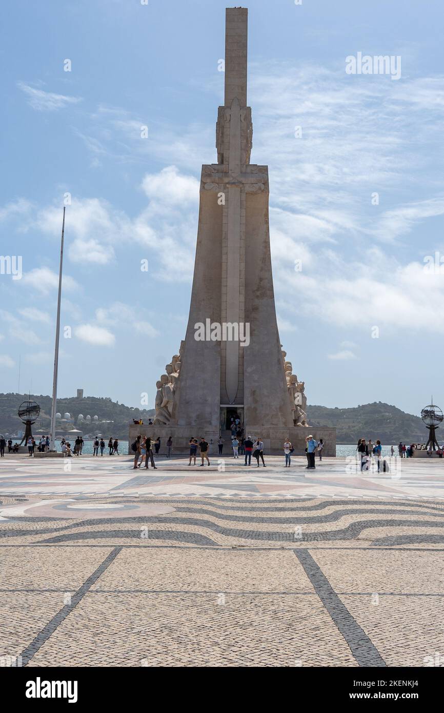 Lisbona, Portogallo - Settembre 2022: Il Padrao dos Descobrimentos (Monumento delle scoperte) è un monumento sulla riva del fiume Targus, che celebra il Portu Foto Stock