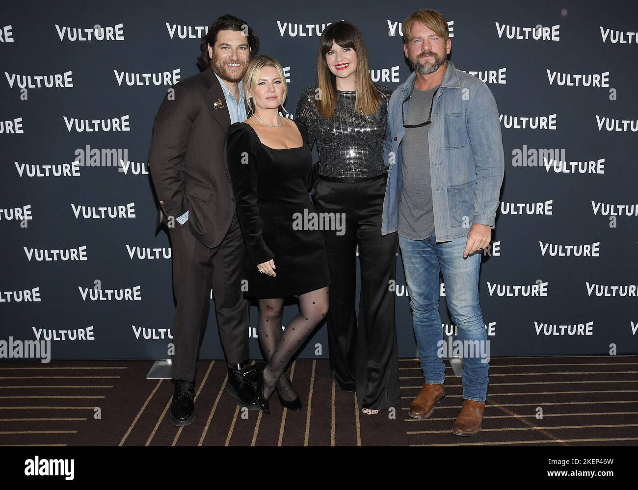 Los Angeles, Stati Uniti. 13th Nov 2022. (L-R) HAPPY ENDINGS Cast - Adam Pally, Elisha Cuthbert, Casey Wilson e Zach Knighton al Vulture Festival 2022: A che cosa gli inferni hanno fatto gli amici Happy Endings? Si tiene all'Hollywood Roosevelt di Hollywood, CA, domenica 13 novembre 2022. (Foto di Sthanlee B. Mirador/Sipa USA) Credit: Sipa USA/Alamy Live News Foto Stock