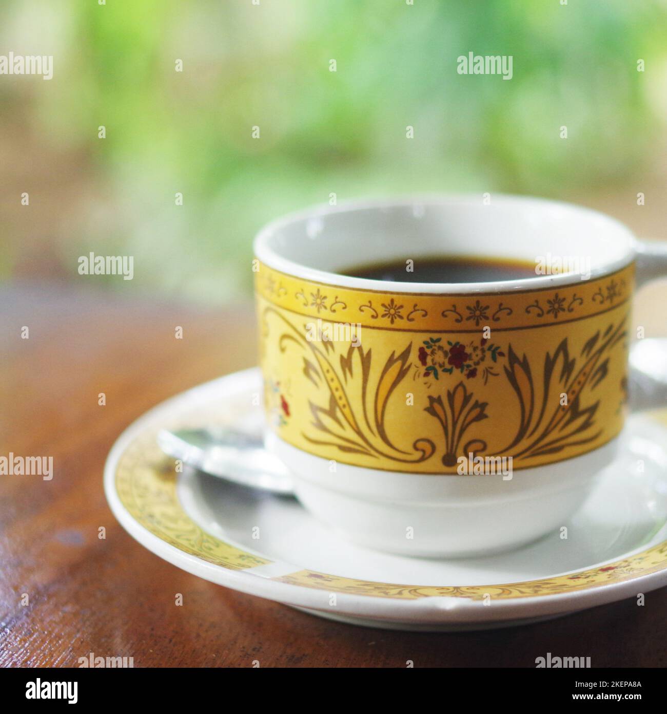 Una tazza di kopi luwak (caffè balinese a base di escrementi civici) in una piantagione di caffè e tè vicino a Ubud, Bali, Indonesia Foto Stock