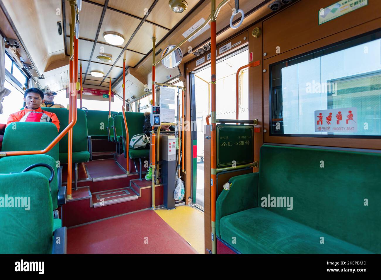 Tokyo, Apr 4 2013 - Vista interna dell'autobus navetta del Lago Kawaguchiko Foto Stock