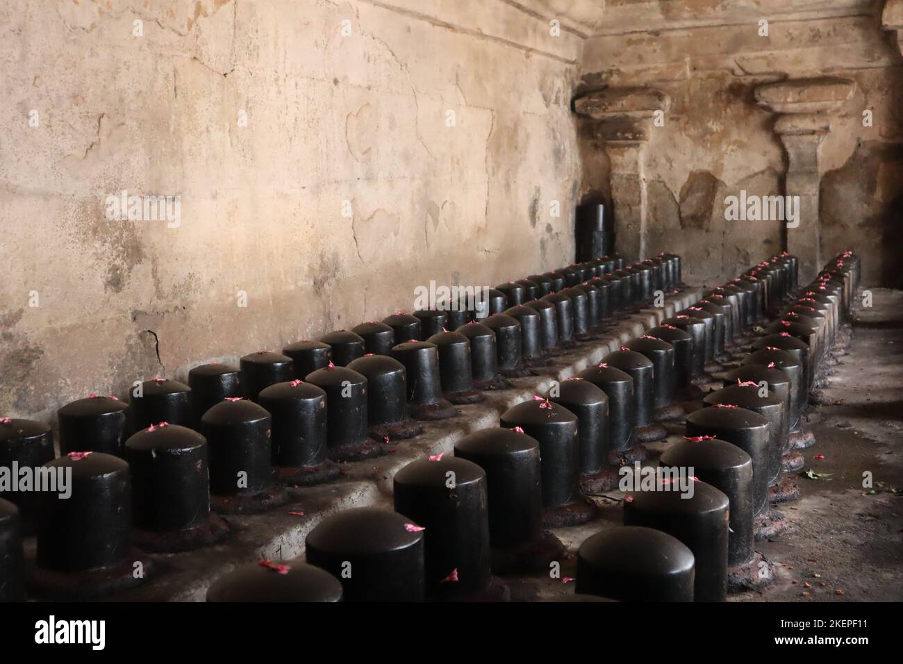 Una fotografia dello Shiva Lingam di colore nero al Tempio di Brihadeeswarar a Thanjavur. Foto Stock