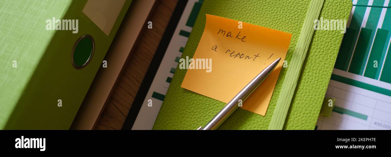 Creare report e report analitici finanziari in grafici Foto Stock