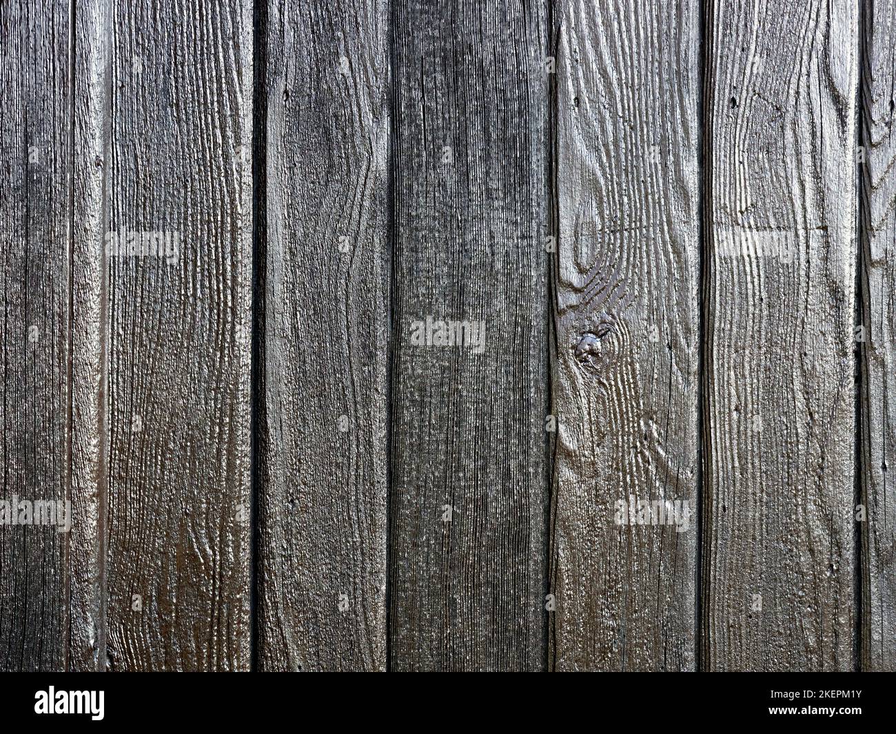 STRUTTURA DELLO SFONDO - legno dipinto al sole che mostra la grana del legno Foto Stock