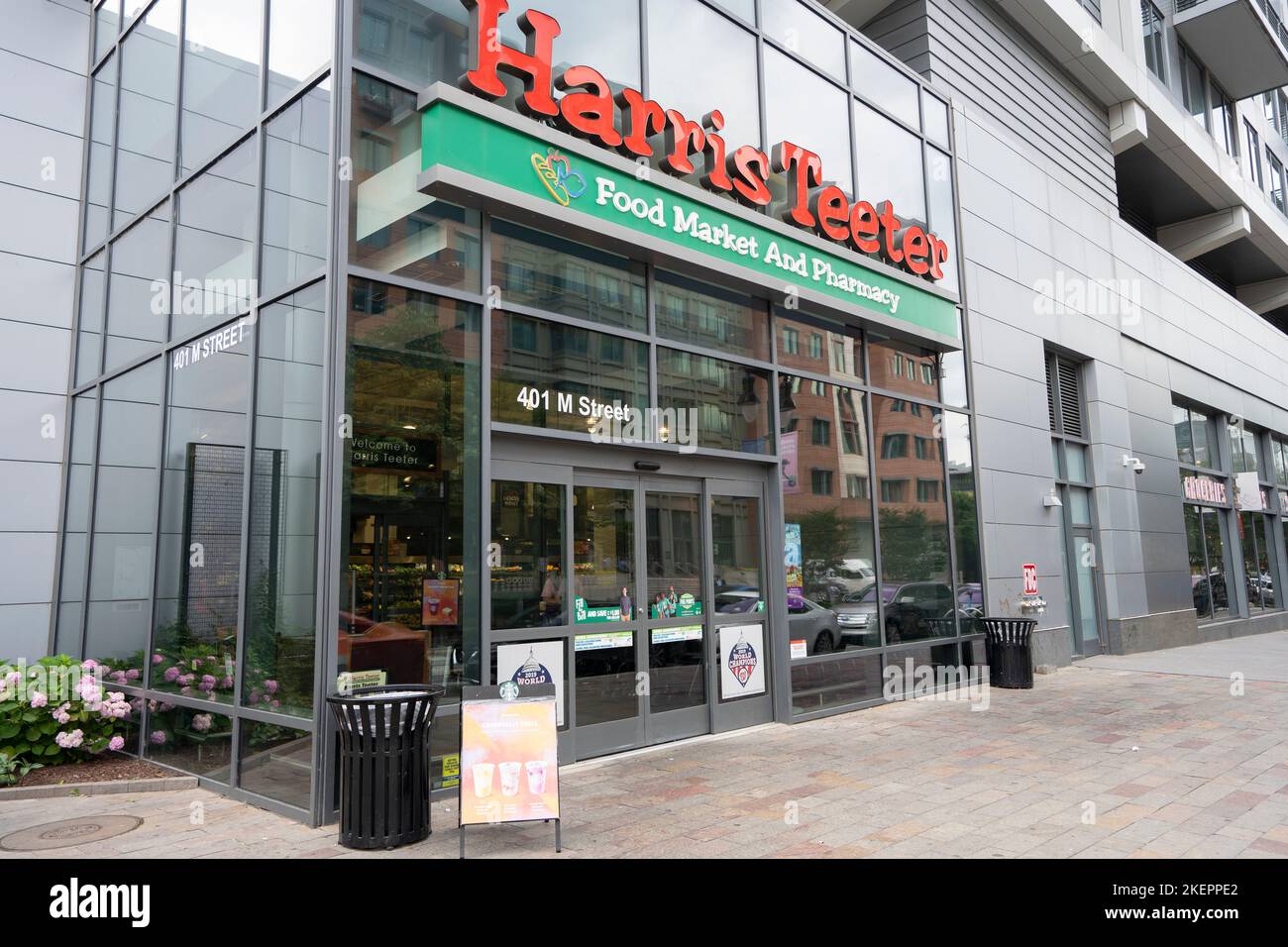Vista frontale di un Harris Teeter Food Market and Pharmacy a Washington, DC, visto il Mercoledì, Giugno 22, 2022. Foto Stock
