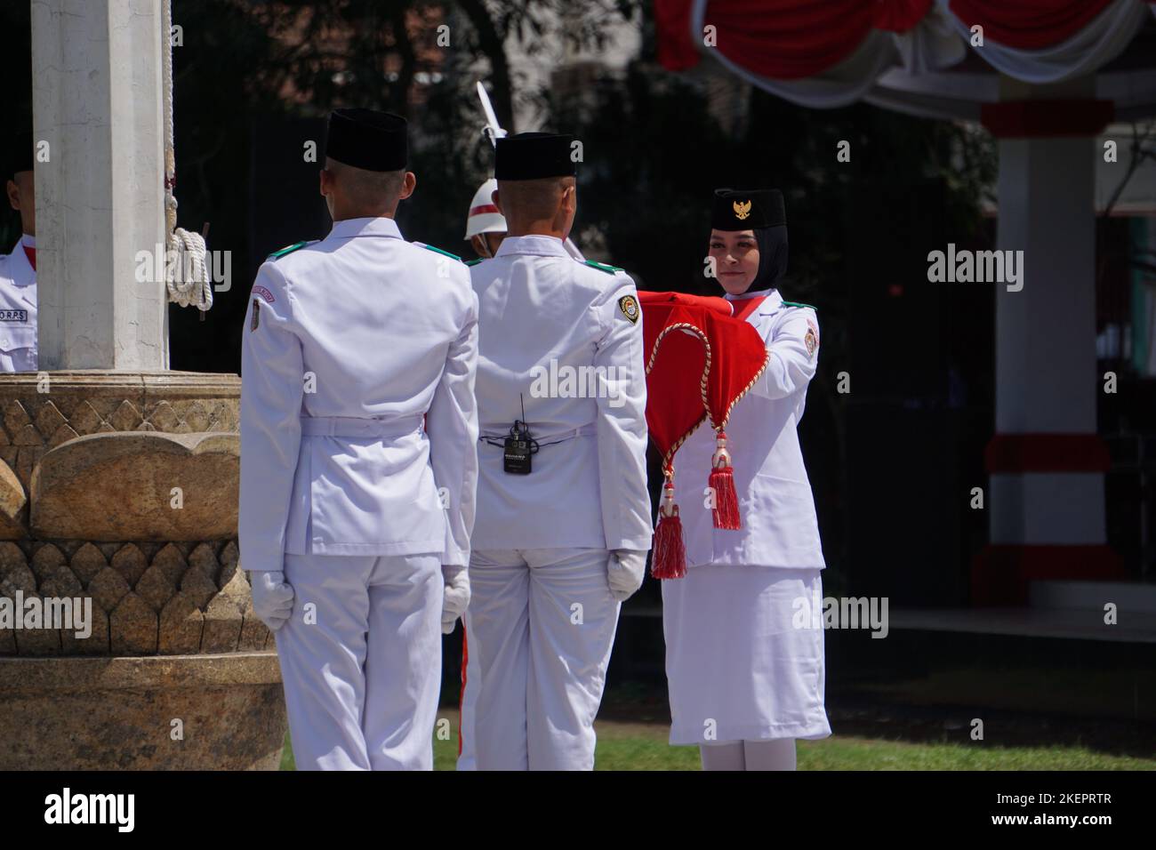 Raiser della bandiera indonesiana (paskibraka) nella cerimonia del giorno dell'indipendenza Foto Stock