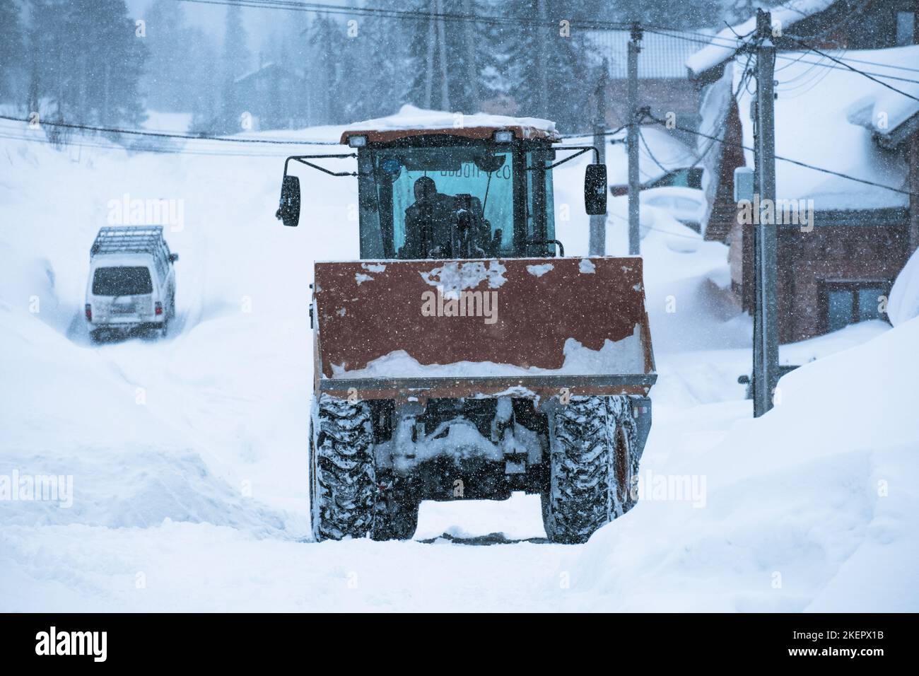 Attrezzature per la rimozione della neve dei servizi municipali durante la rimozione della neve. Foto di alta qualità Foto Stock