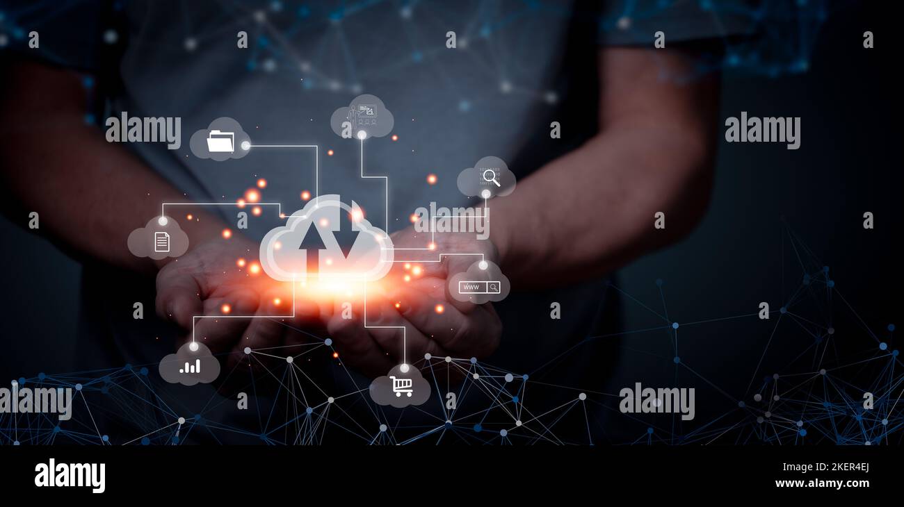 Archiviazione su cloud, rete di applicazioni per la connessione dati ai servizi digitali, trasferimento di dati a un server, servizio di hosting. Concetto di cloud basato sul Web. Business han Foto Stock