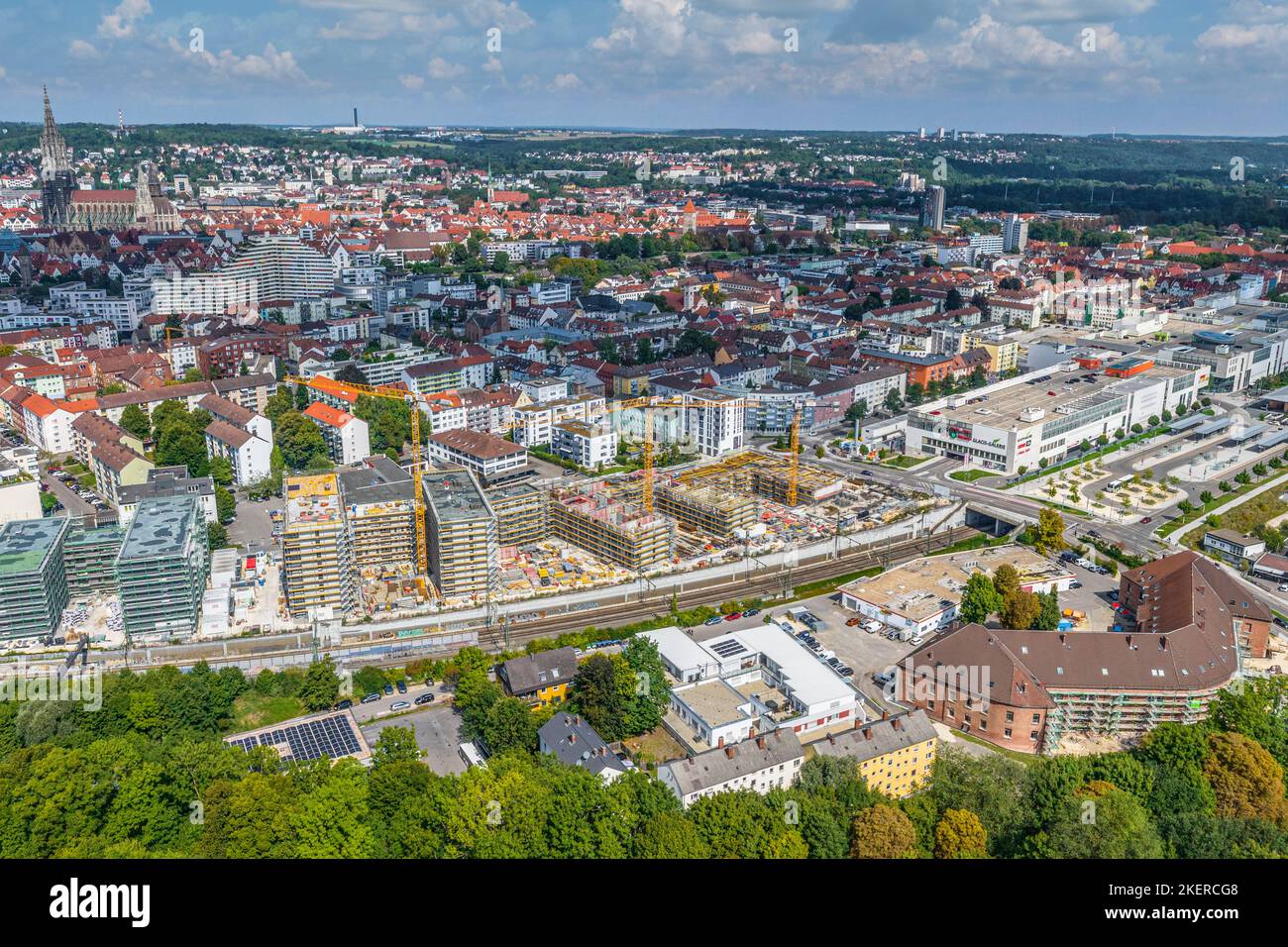 La città di Neu Ulm in Swabia intorno al Parco Glacis dall'alto Foto Stock