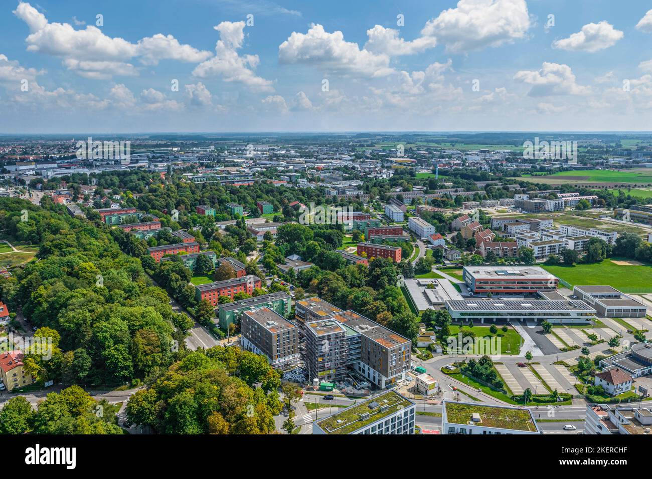 La città di Neu Ulm in Swabia intorno al Parco Glacis dall'alto Foto Stock