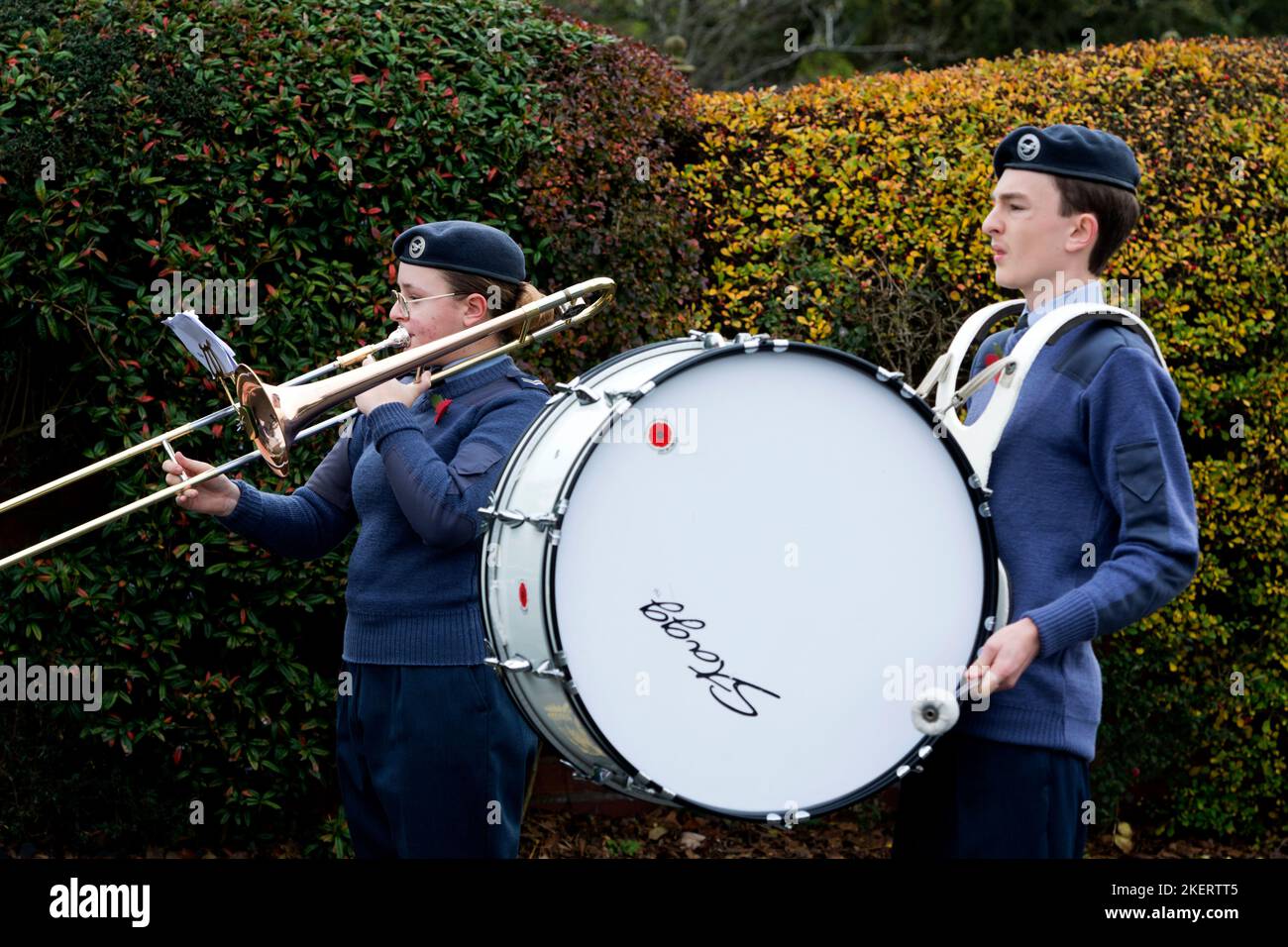 I musicisti dei cadetti aerei al Kenilworth Remembrance Sunday, Warwickshire, Inghilterra, Regno Unito Foto Stock