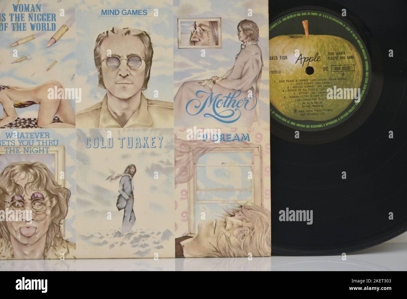 Città: Marilia, São Paulo, Brasile - 17 ottobre 2022: Copertina del disco in vinile Shaved Fish dell'etichetta Apple edizione brasiliana del cantante John Lennon of Foto Stock