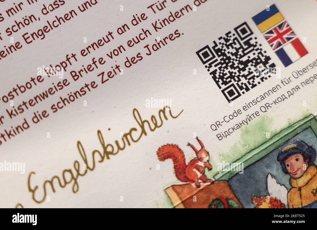 Engelskirchen, Germania. 14th Nov 2022. Una lettera di risposta con un codice QR per la traduzione in altre lingue è disponibile presso la filiale Christkindpost di Deutsche Post. La filiale Christkindpost di Deutsche Post è aperta a Engelskirchen. (A dpa/lnw: 'Christkind risposte lettere da bambini di tutto il mondo') Credit: Oliver Berg/dpa/Alamy Live News Foto Stock