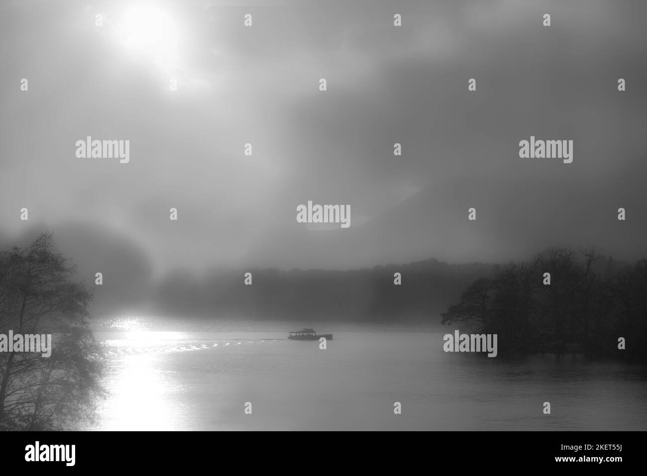 Tempo umido su Derwentwater visto da Crowe Park, Keswick, English Lake District. Foto Stock