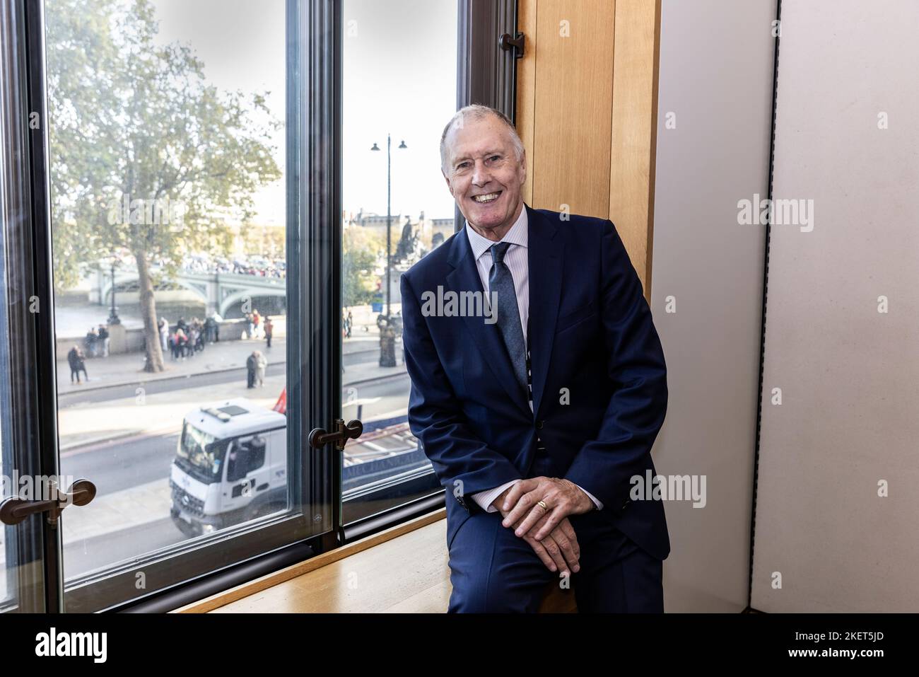 Sir Geoff Hurst, ex calciatore professionista inglese che ha giocato come attaccante, rimane l'unico uomo a segnare un trick in una finale di Coppa del mondo. Foto Stock