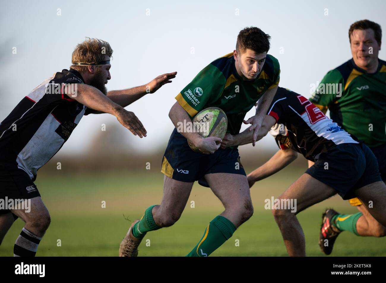 Giocatori di rugby in azione. Dorset, Inghilterra, Regno Unito. Foto Stock
