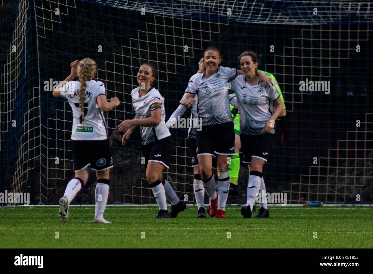 Tija Richardson di Swansea City festeggia il suo terzo goal Cardiff City contro Swansea City nell'Orchard Welsh Premier Women's League Cup at Foto Stock
