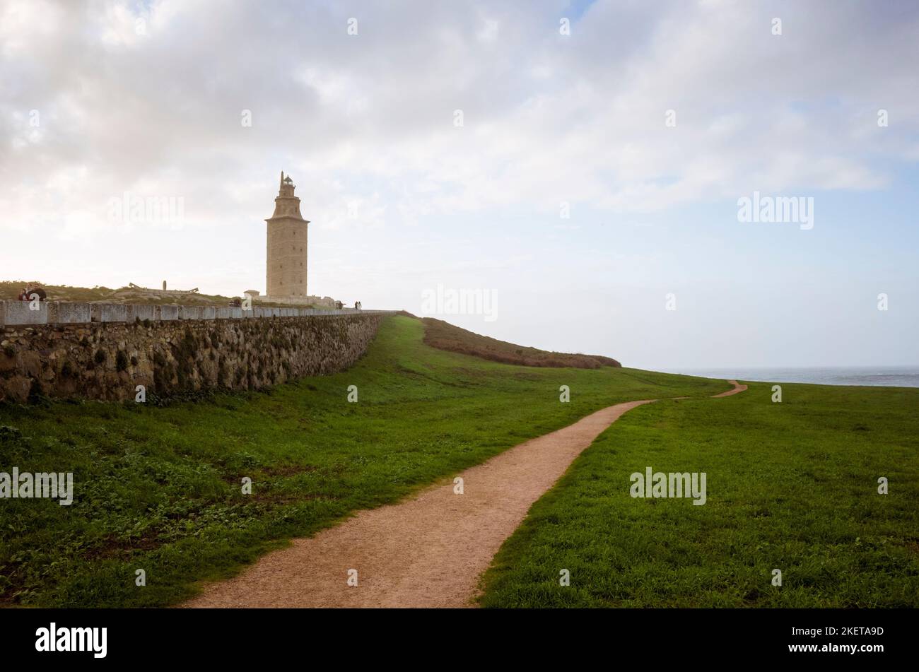 A Coruna, Galizia, Spagna - 10 febbraio 2020 : Torre di Ercole Faro romano. Costruito nel 2 ° secolo e ristrutturato nel 1791, è il più antico Foto Stock