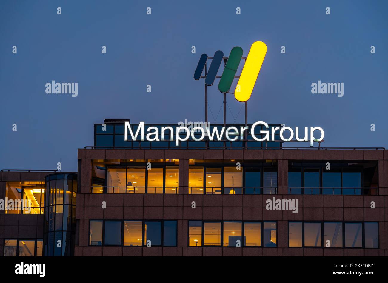 Diemen, North Holland, Paesi Bassi, 11.11.2022, sede olandese della multinazionale ManpowerGroup. Cartello e logo del gruppo Manpower a t Foto Stock