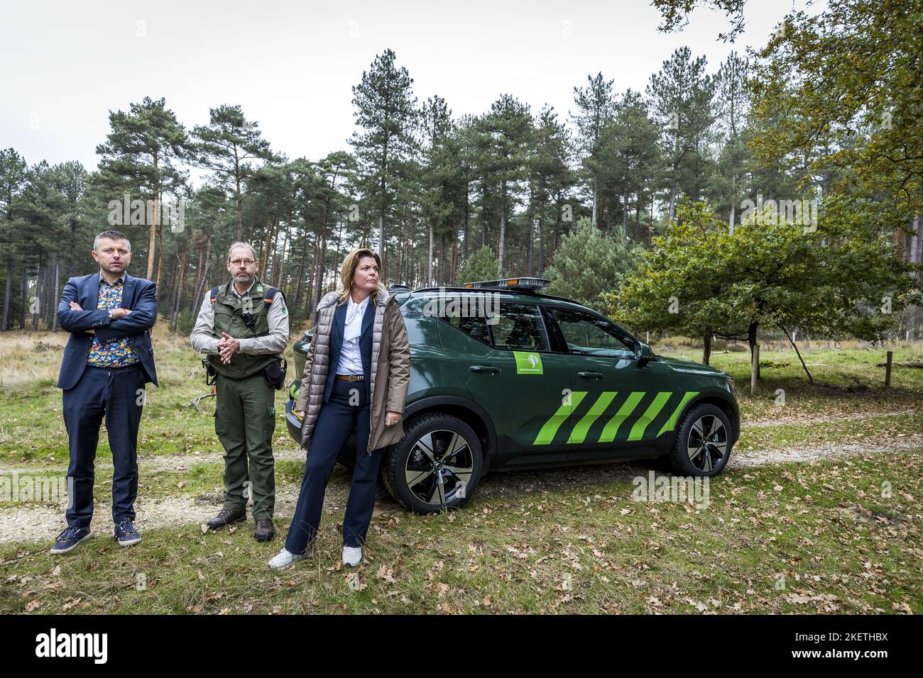 2022-11-14 13:45:42:19 ROERDALEN - il Ministro Christianne van der Wal (natura e azoto) e Geert Gabriels visitare il Parco Nazionale De Meinweg a Herkenbosch. Il ministro ha fatto diverse visite nella regione per discutere il problema dell'azoto. ANP MARCEL VAN HOORN olanda fuori - belgio fuori Foto Stock