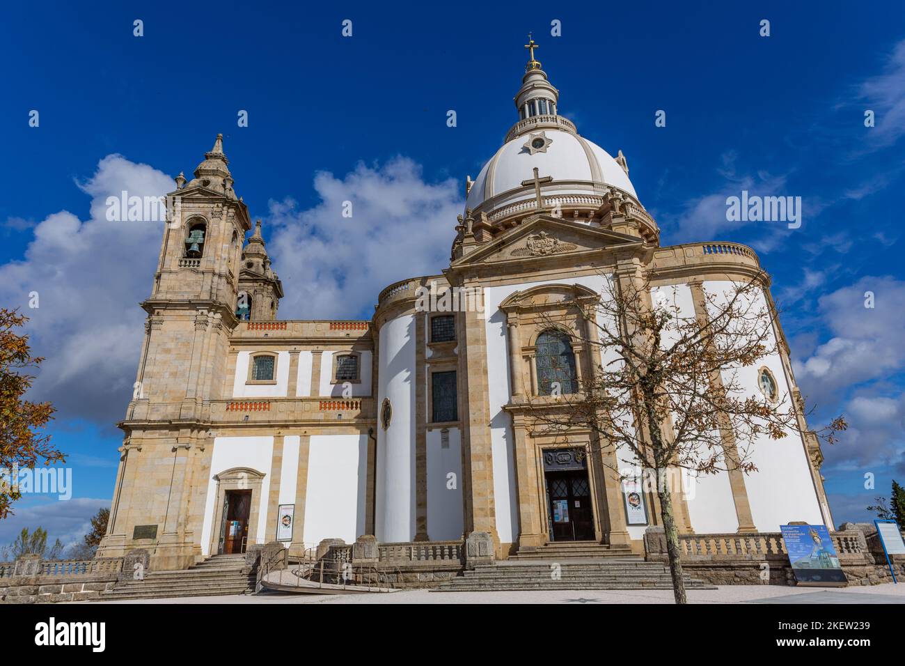 Braga, Portogallo - 1 novembre 2022: Santuario di nostra Signora di Sameiro è un santuario mariano situato a Braga, Portogallo. Foto Stock