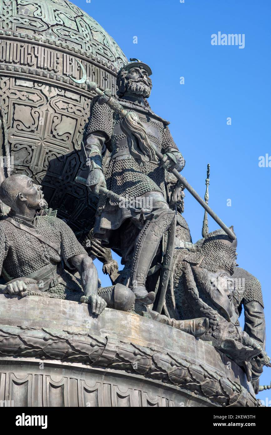 VELIKY NOVGOROD, RUSSIA - 09 MARZO 2022: Scultura di Dmitry Donskoy. Frammento del monumento "Millennio della Russia" (1862). Veliky Novgorod, Russia Foto Stock