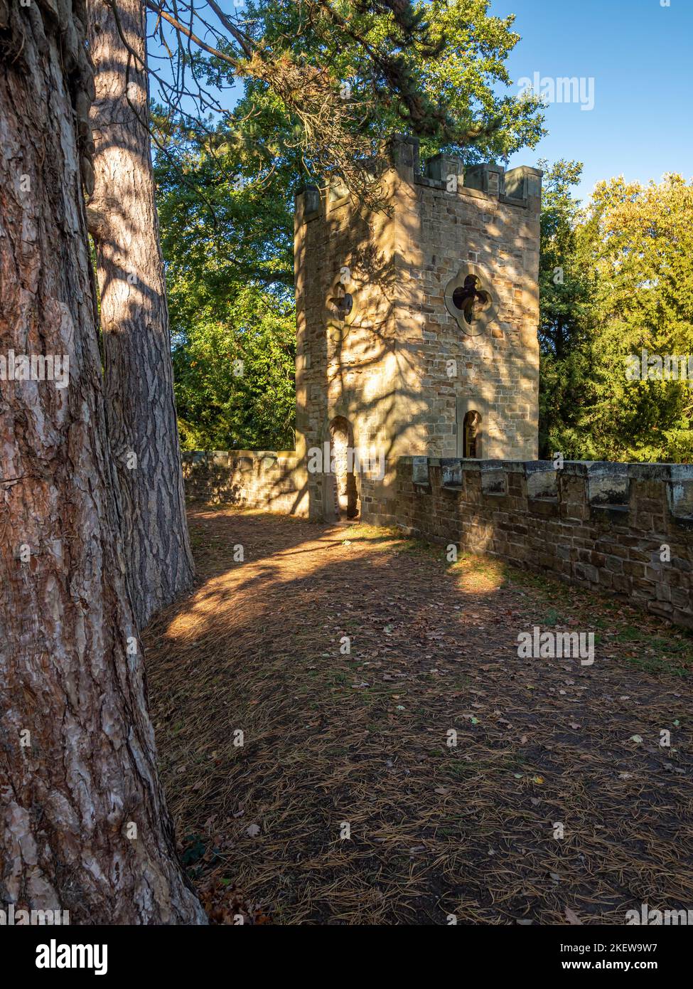 La torretta del castello di Stainborough, una follia nei giardini del castello di Wentworth. Barnsley, Regno Unito Foto Stock