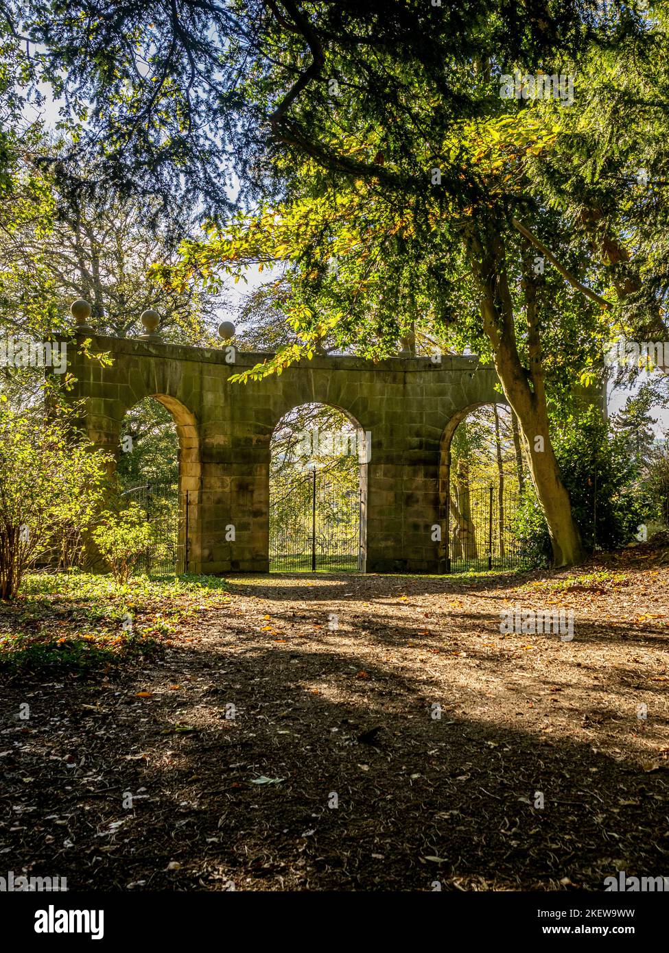 Archer's Hill Gate, la follia del giardino nei giardini del castello di Wentworth. Barnsley, South Yorkshire Regno Unito Foto Stock