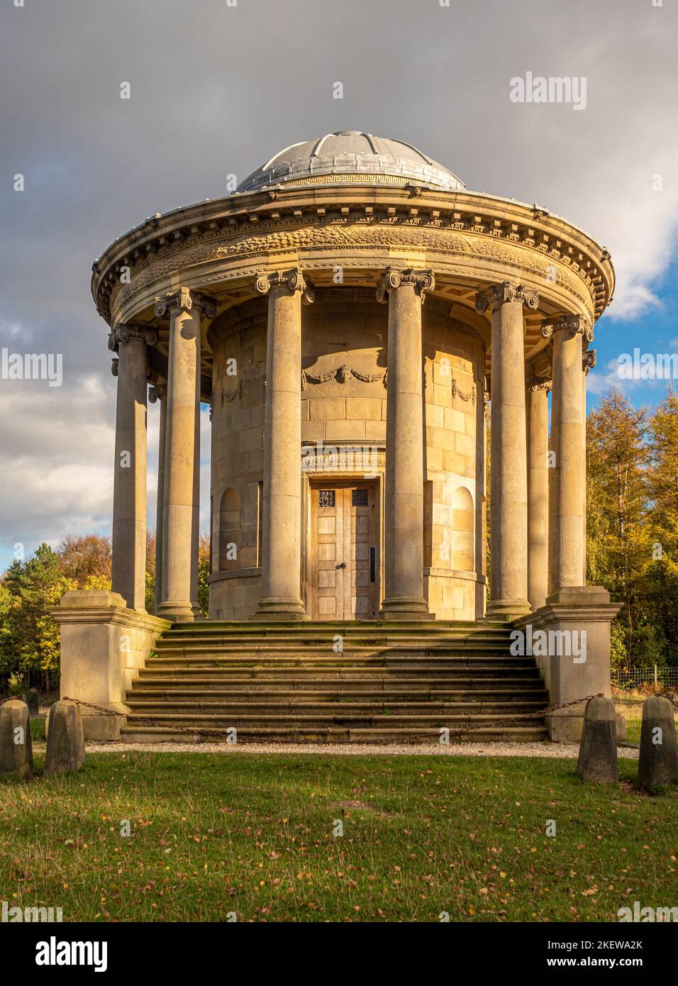 Il tempio di Rotunda nel parco di Wentworth Castle Gardens, Barnsley, South Yorkshire, Regno Unito Foto Stock