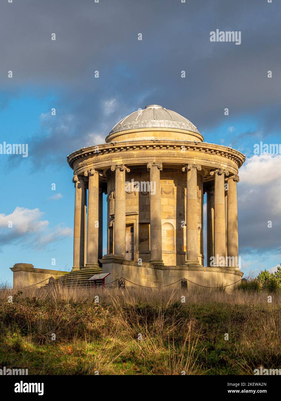 Il tempio di Rotunda nel parco di Wentworth Castle Gardens, Barnsley, South Yorkshire, Regno Unito Foto Stock
