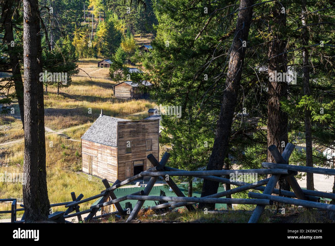 Un'intera città fantasma, Garnet, rimane intatta in cima alla catena montuosa di Garnet, vicino a Missoula, Montana, portando un visitatore indietro nel tempo al 19th ° secolo. Foto Stock