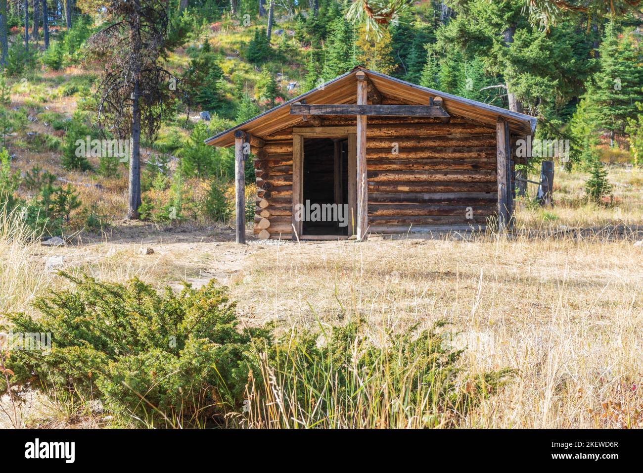 Un'intera città fantasma, Garnet, rimane intatta in cima alla catena montuosa di Garnet, vicino a Missoula, Montana, portando un visitatore indietro nel tempo al 19th ° secolo. Foto Stock