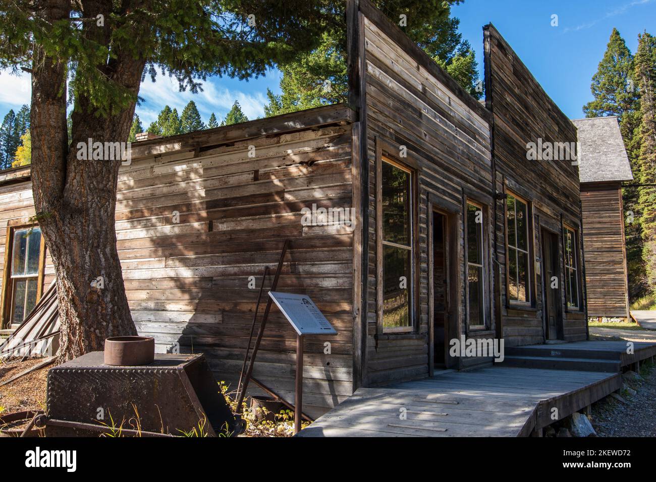 Un'intera città fantasma, Garnet, rimane intatta in cima alla catena montuosa di Garnet, vicino a Missoula, Montana, portando un visitatore indietro nel tempo al 19th ° secolo. Foto Stock