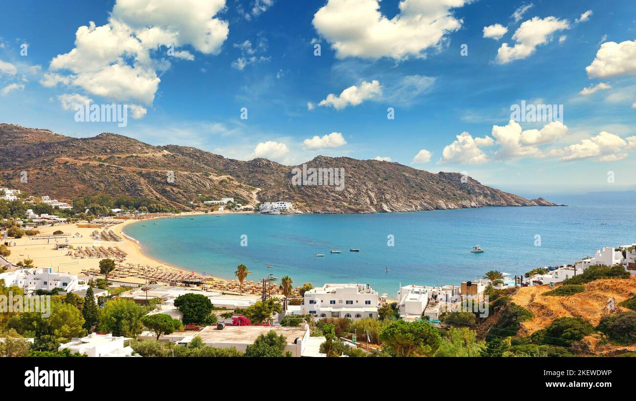 La spiaggia di sabbia Mylopotas nell'isola di iOS, Grecia Foto Stock