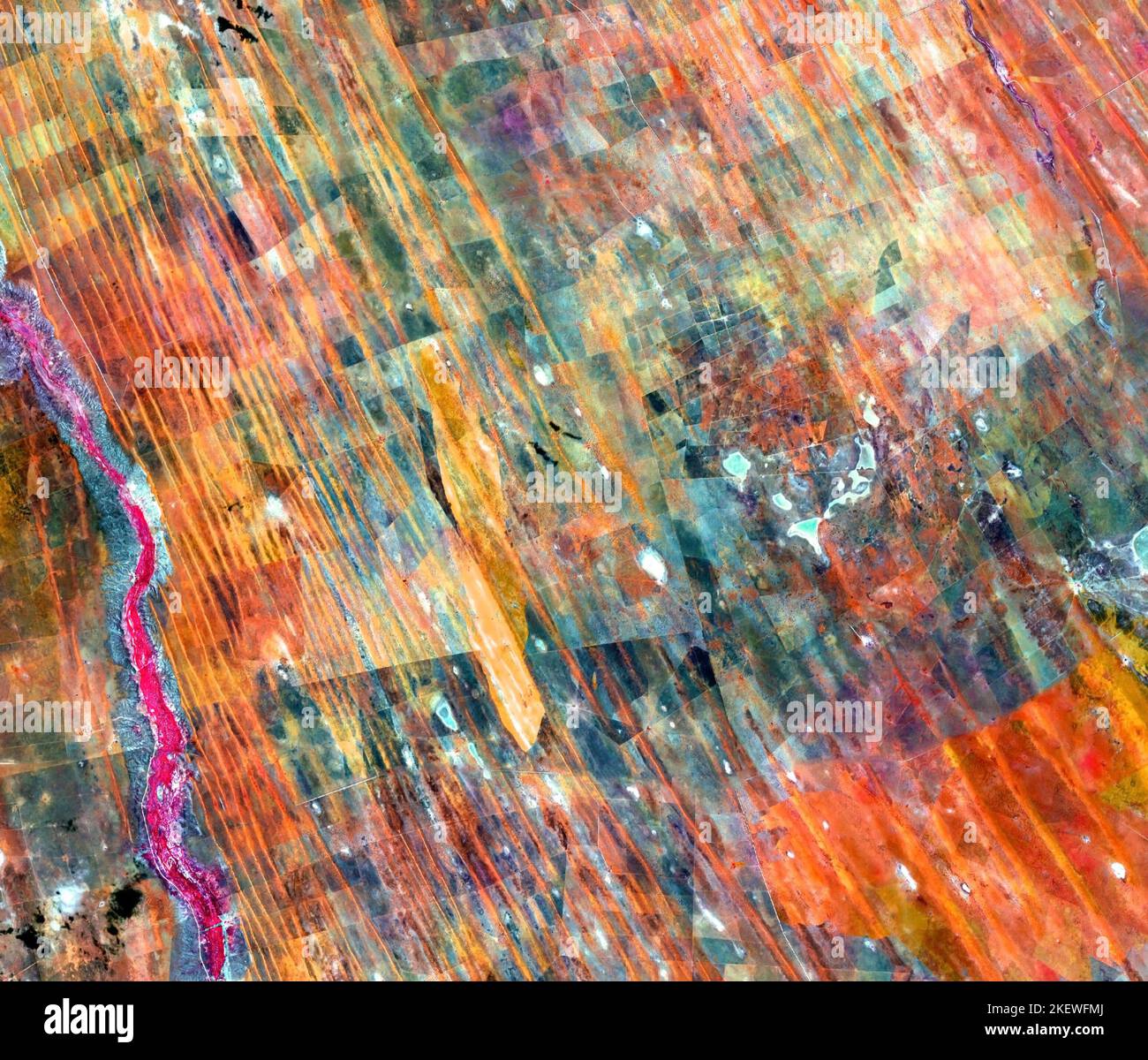 Vista aerea colorata del deserto. Dune del deserto come visto dallo spazio. Elementi di questa immagine forniti dalla NASA. Foto Stock