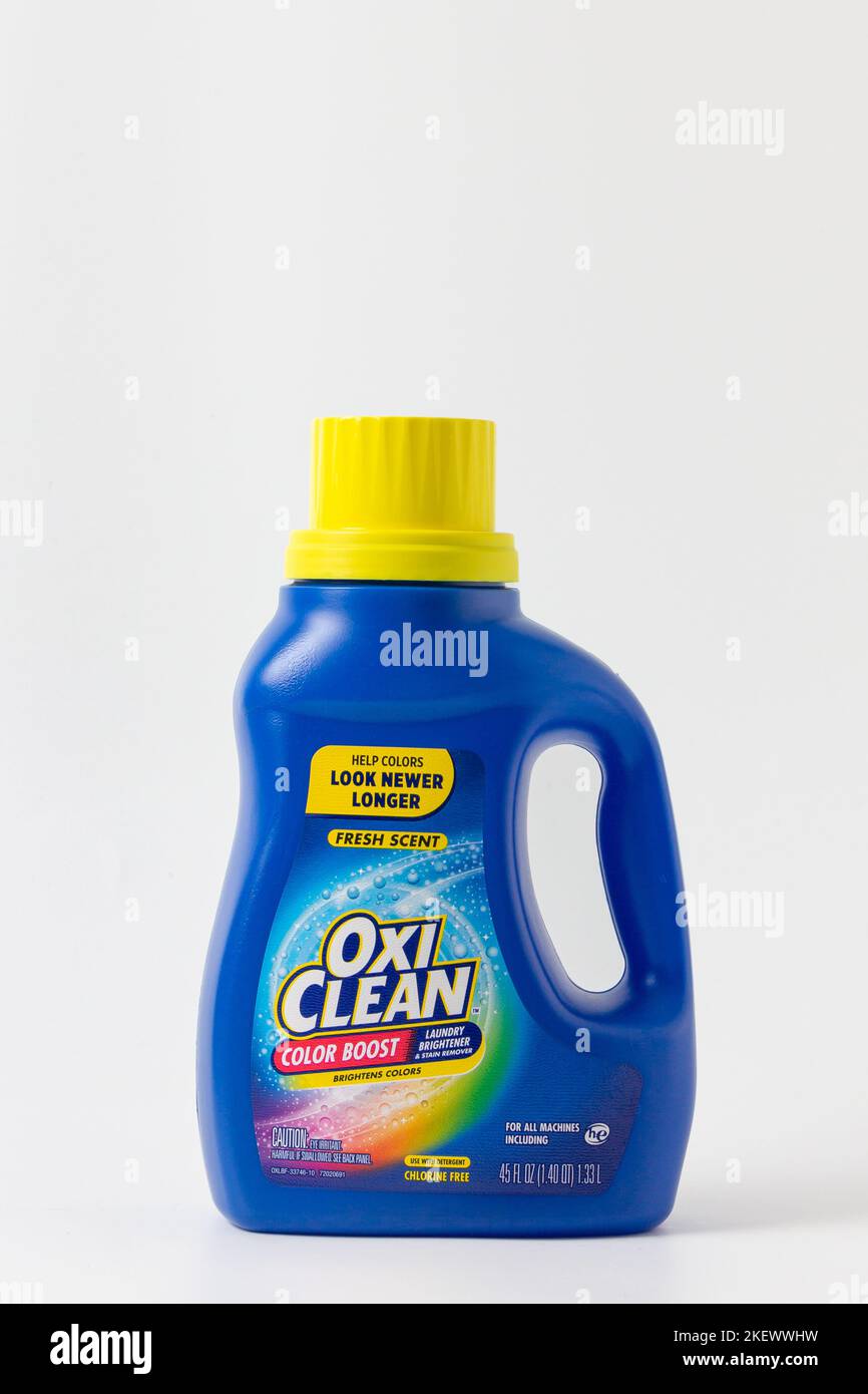STILLWATER, MN, USA - 7 NOVEMBRE 2022: Detergente OxiClean e logo del marchio. Foto Stock