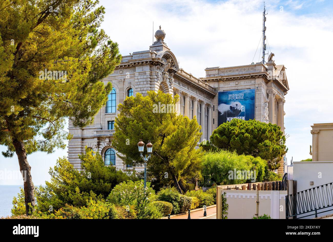 Monaco, Francia - 2 agosto 2022: Museo Oceanografico e Istituto di scienze marine nel quartiere storico di Monaco Ville sul Mar Mediterraneo Foto Stock