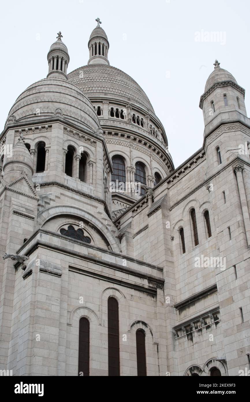 Primo piano del Sacro cuore visto dal basso. Parigi Foto Stock