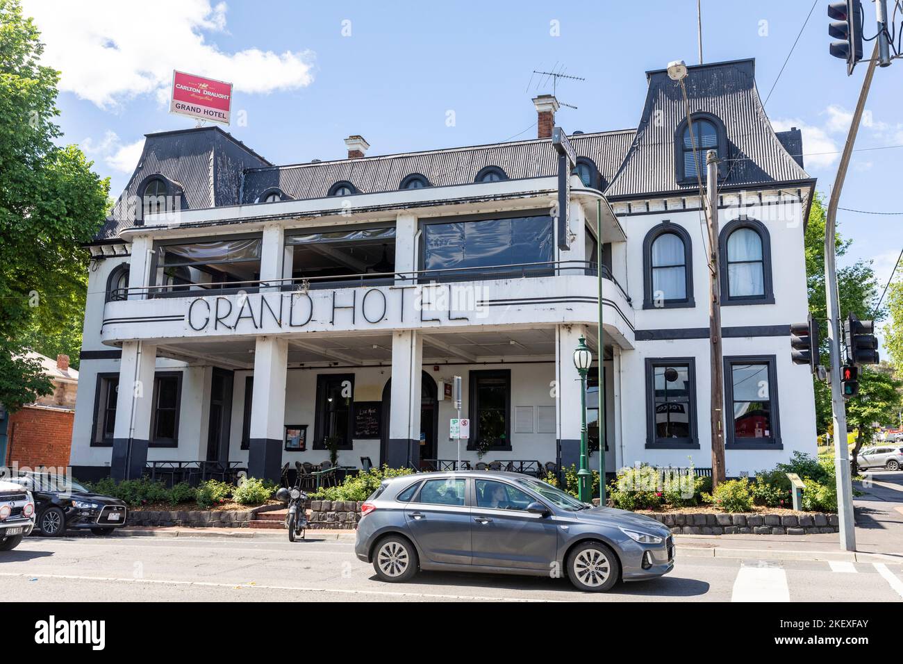 Il Grand Hotel pub e ristorante nel centro di Healesville, una città di campagna nella Yarra Valley, Victoria, Australia Foto Stock