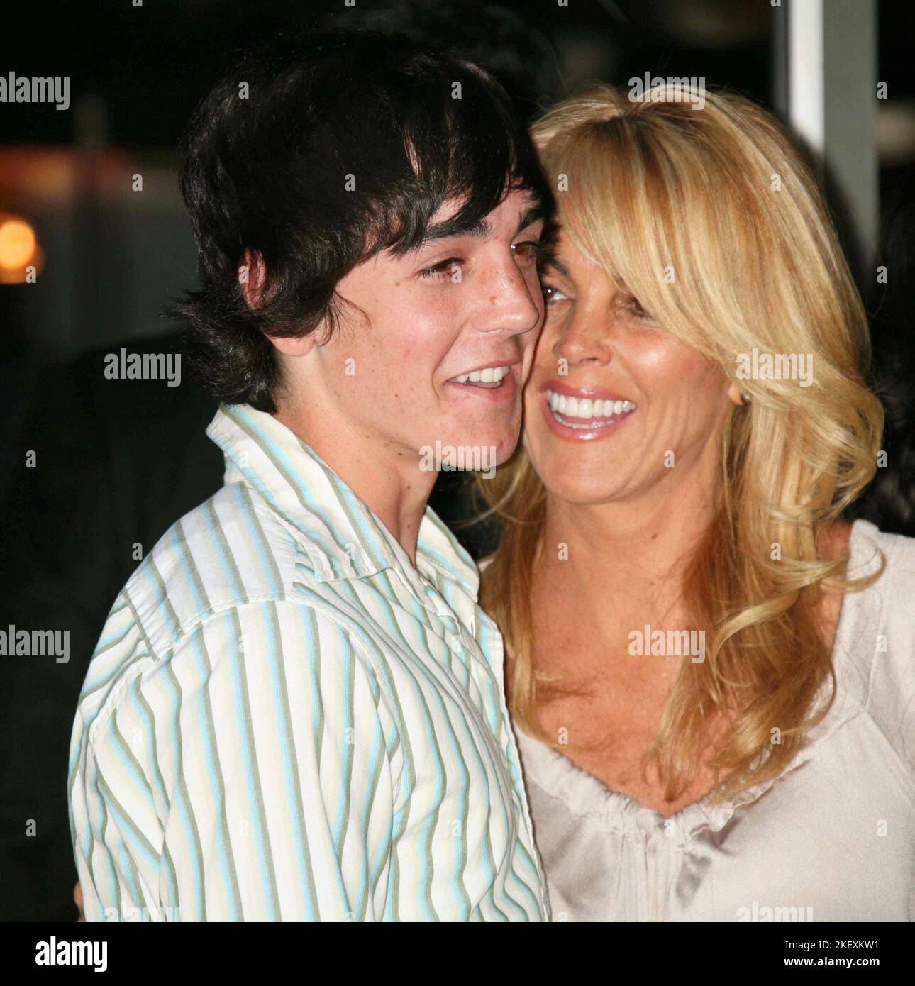 Michael Lohan, Jr. E madre Dina Lohan partecipano alla prima di 'A Prairie Home Companion' al DGA Theater di New York il 4 giugno 2006. Photo Credit: Henry McGee/MediaPunch Foto Stock