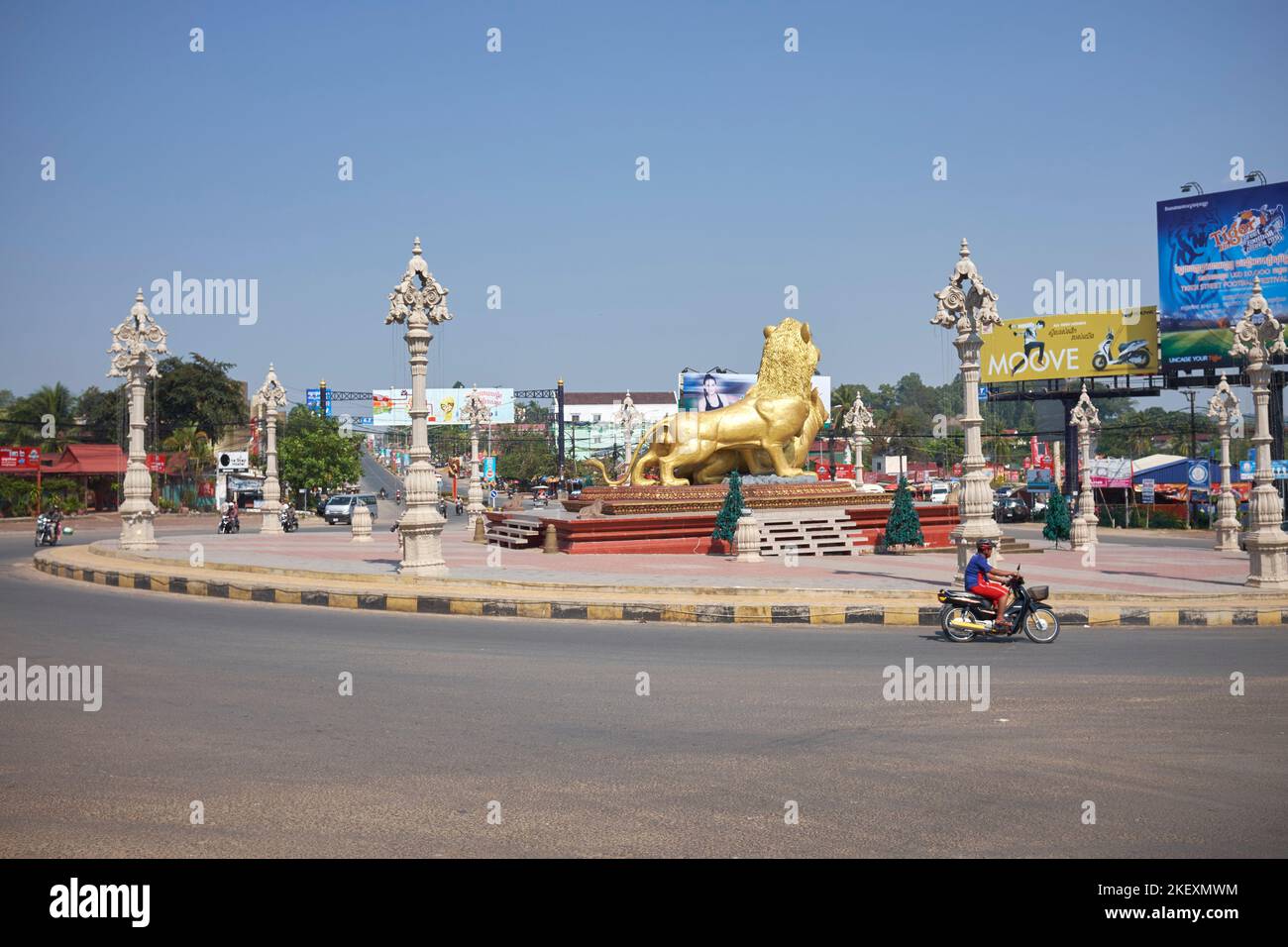 Golden Lion Monument rotonda Sihanoukville Cambogia Foto Stock