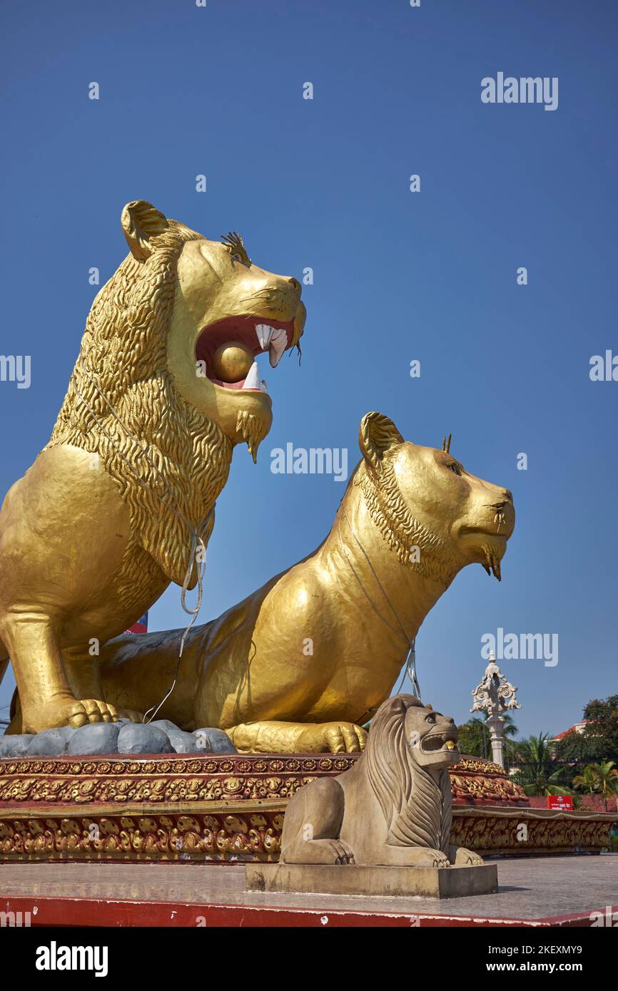 Golden Lion Monument rotonda Sihanoukville Cambogia Foto Stock